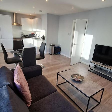 Zen Quality Flats: Cozy Heathrow Accommodations Hounslow Exterior photo