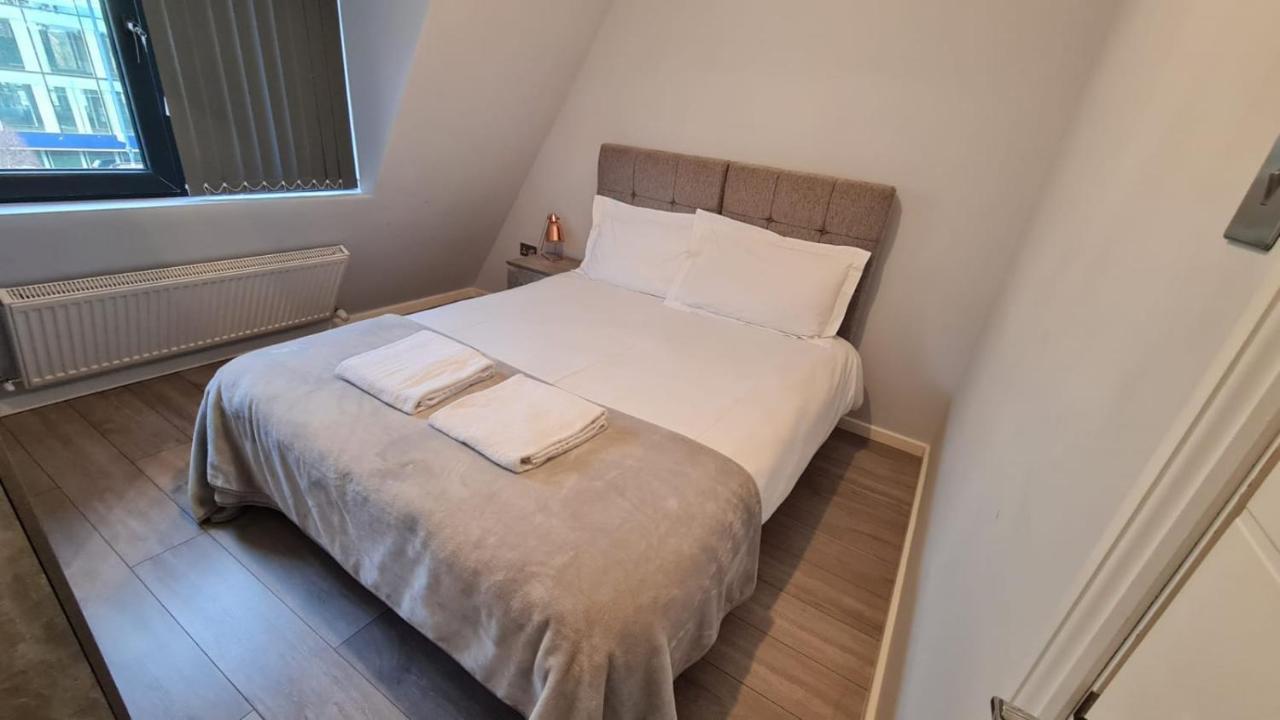Zen Quality Flats: Cozy Heathrow Accommodations Hounslow Exterior photo