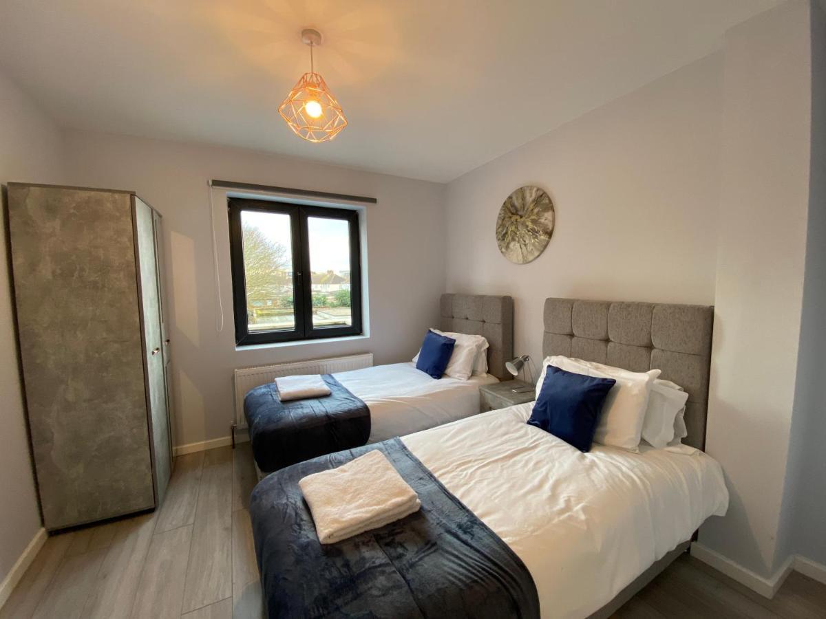 Zen Quality Flats: Cozy Heathrow Accommodations Hounslow Exterior photo