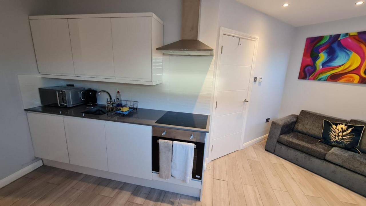 Zen Quality Flats: Cozy Heathrow Accommodations Hounslow Exterior photo