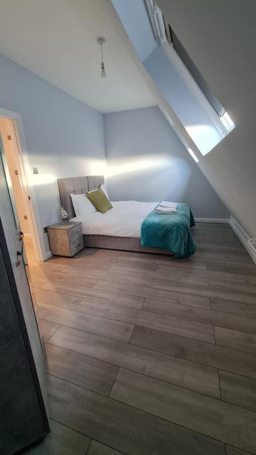 Zen Quality Flats: Cozy Heathrow Accommodations Hounslow Exterior photo