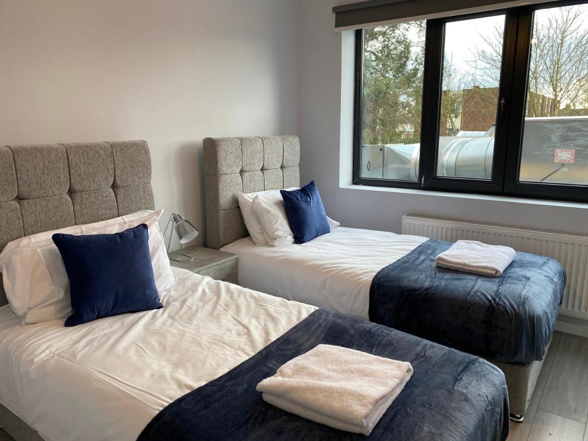 Zen Quality Flats: Cozy Heathrow Accommodations Hounslow Exterior photo