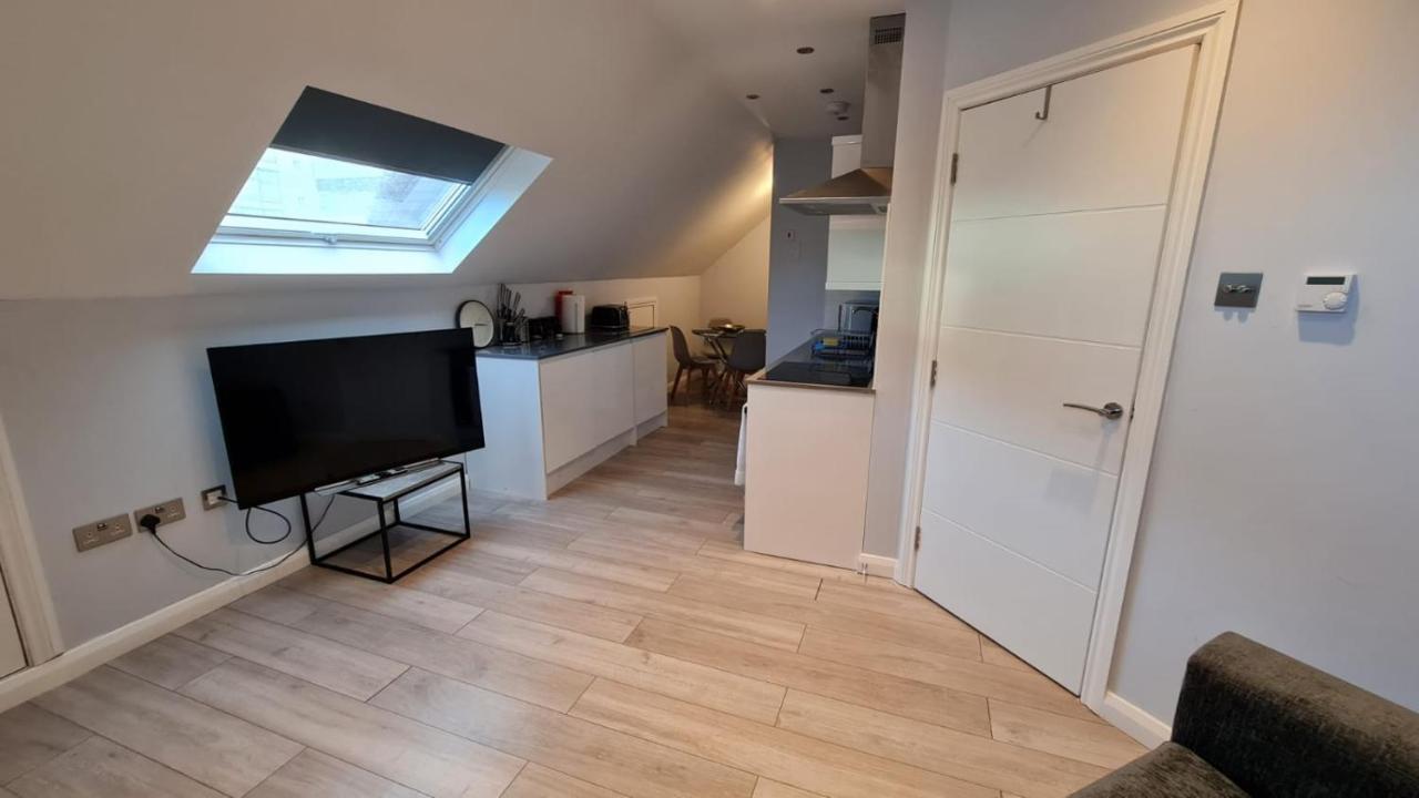 Zen Quality Flats: Cozy Heathrow Accommodations Hounslow Exterior photo