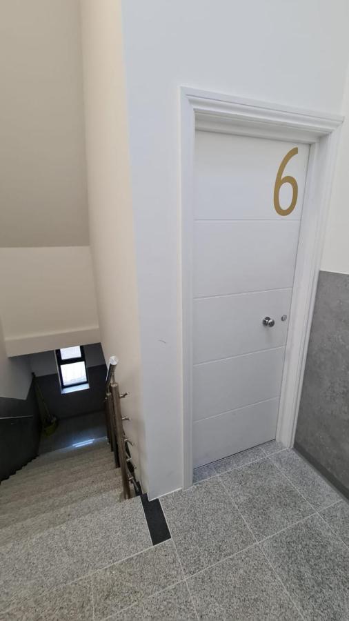 Zen Quality Flats: Cozy Heathrow Accommodations Hounslow Exterior photo