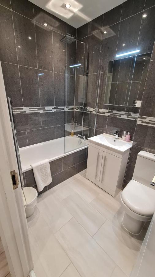 Zen Quality Flats: Cozy Heathrow Accommodations Hounslow Exterior photo