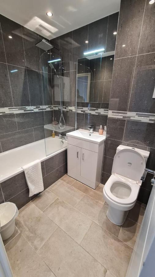 Zen Quality Flats: Cozy Heathrow Accommodations Hounslow Exterior photo