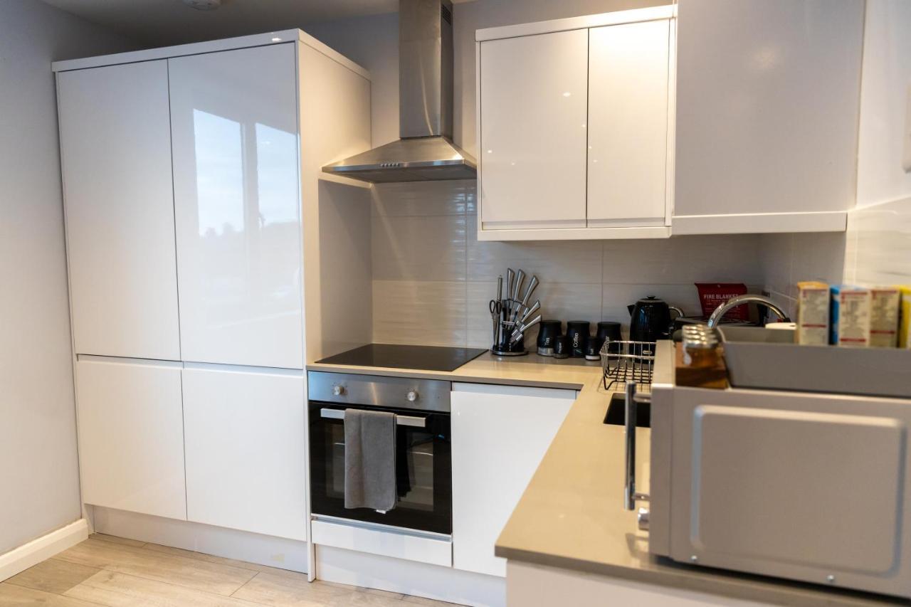 Zen Quality Flats: Cozy Heathrow Accommodations Hounslow Exterior photo