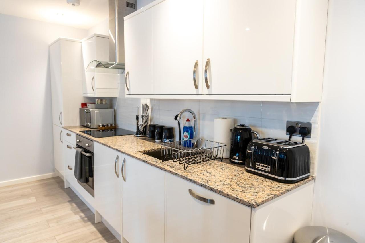 Zen Quality Flats: Cozy Heathrow Accommodations Hounslow Exterior photo