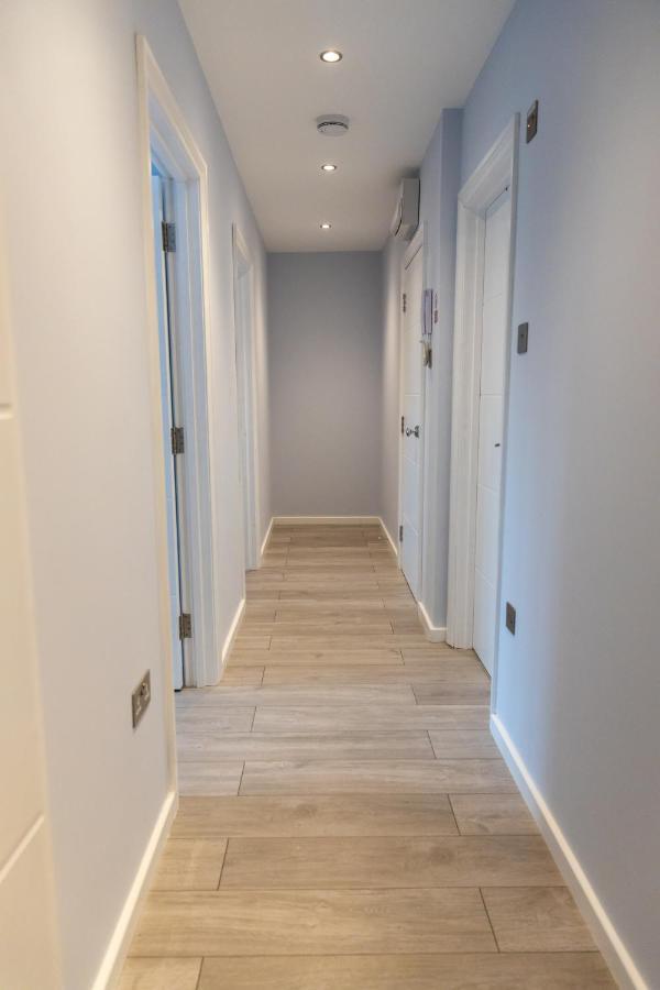 Zen Quality Flats: Cozy Heathrow Accommodations Hounslow Exterior photo