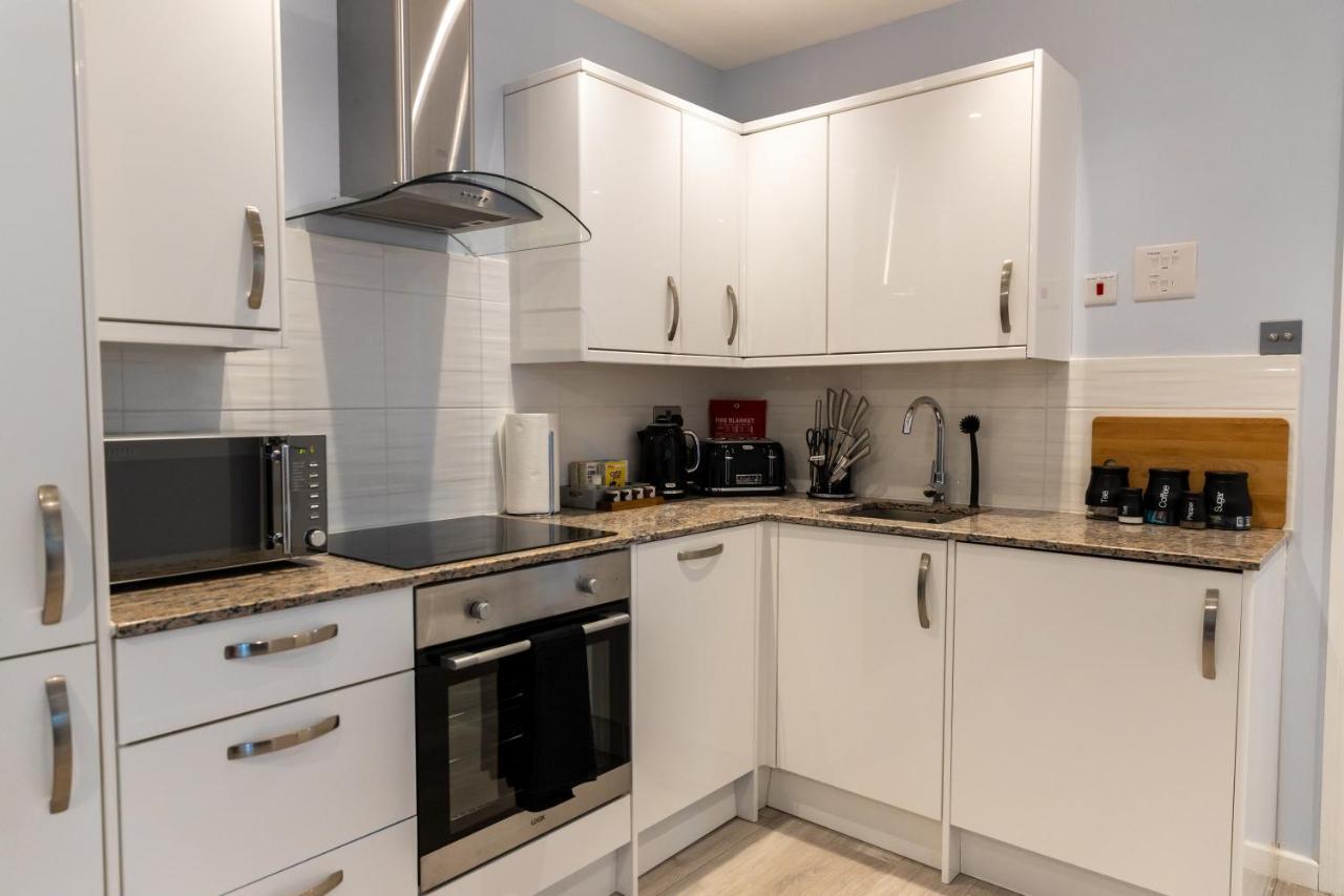 Zen Quality Flats: Cozy Heathrow Accommodations Hounslow Exterior photo