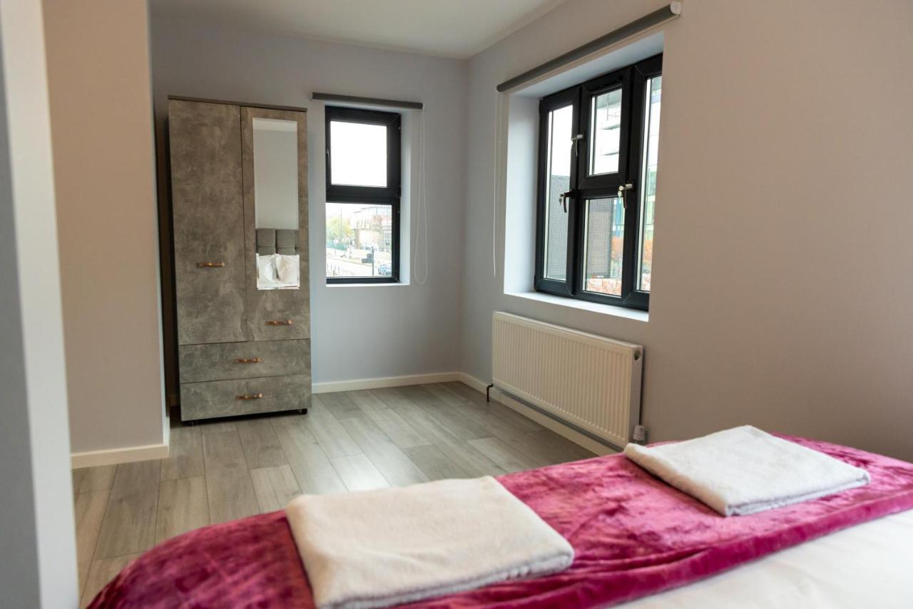 Zen Quality Flats: Cozy Heathrow Accommodations Hounslow Exterior photo