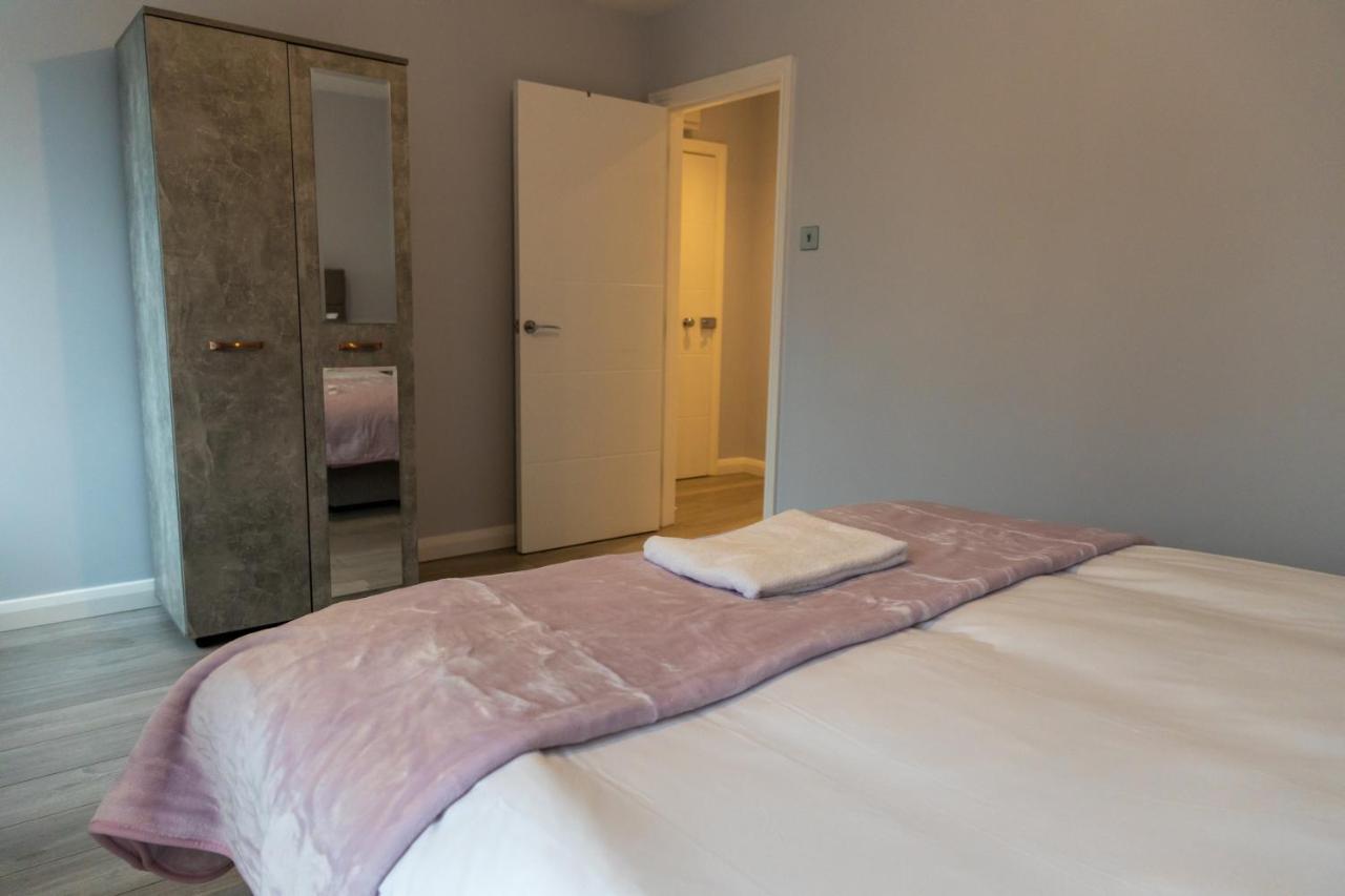 Zen Quality Flats: Cozy Heathrow Accommodations Hounslow Exterior photo