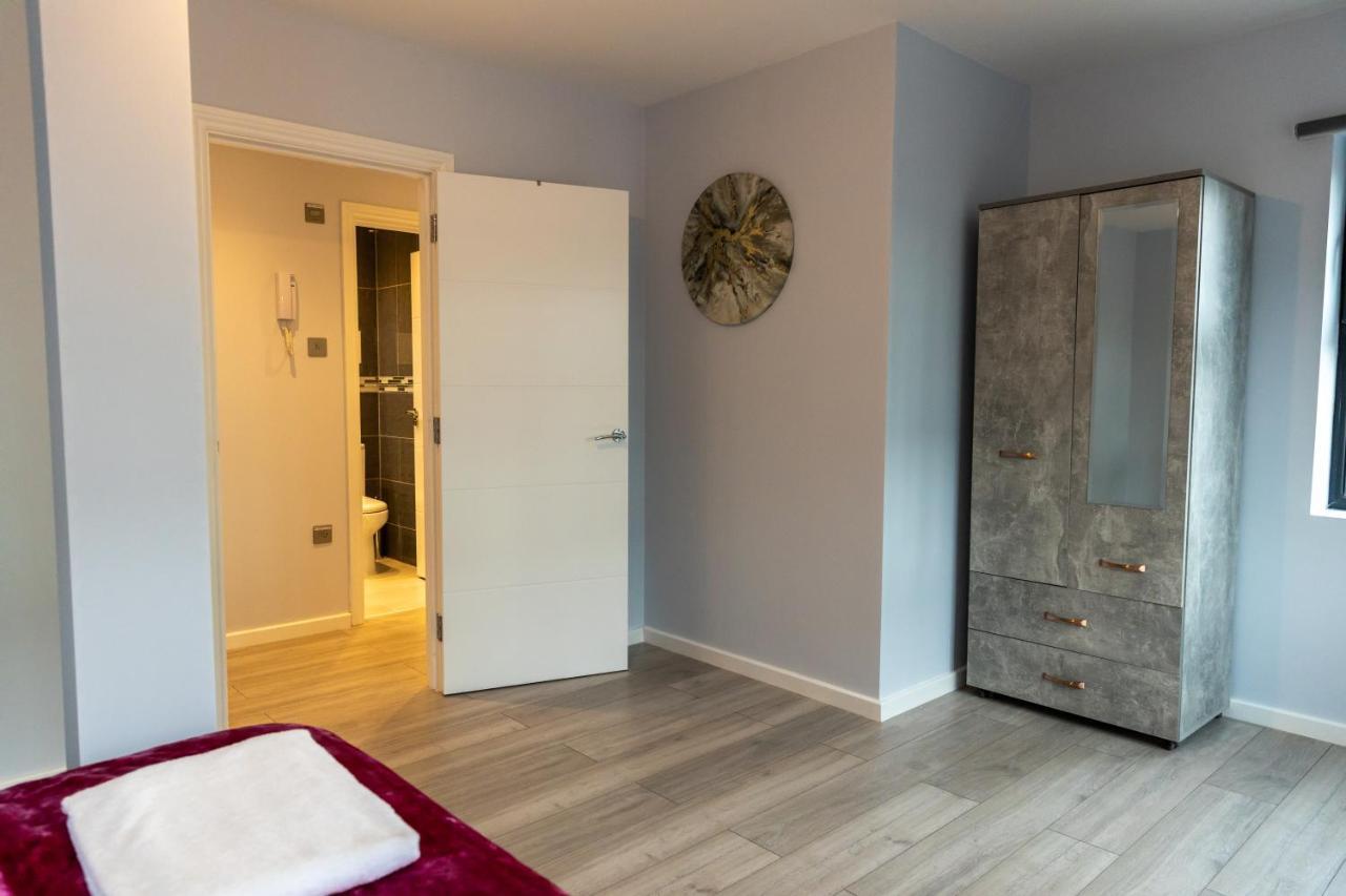 Zen Quality Flats: Cozy Heathrow Accommodations Hounslow Exterior photo