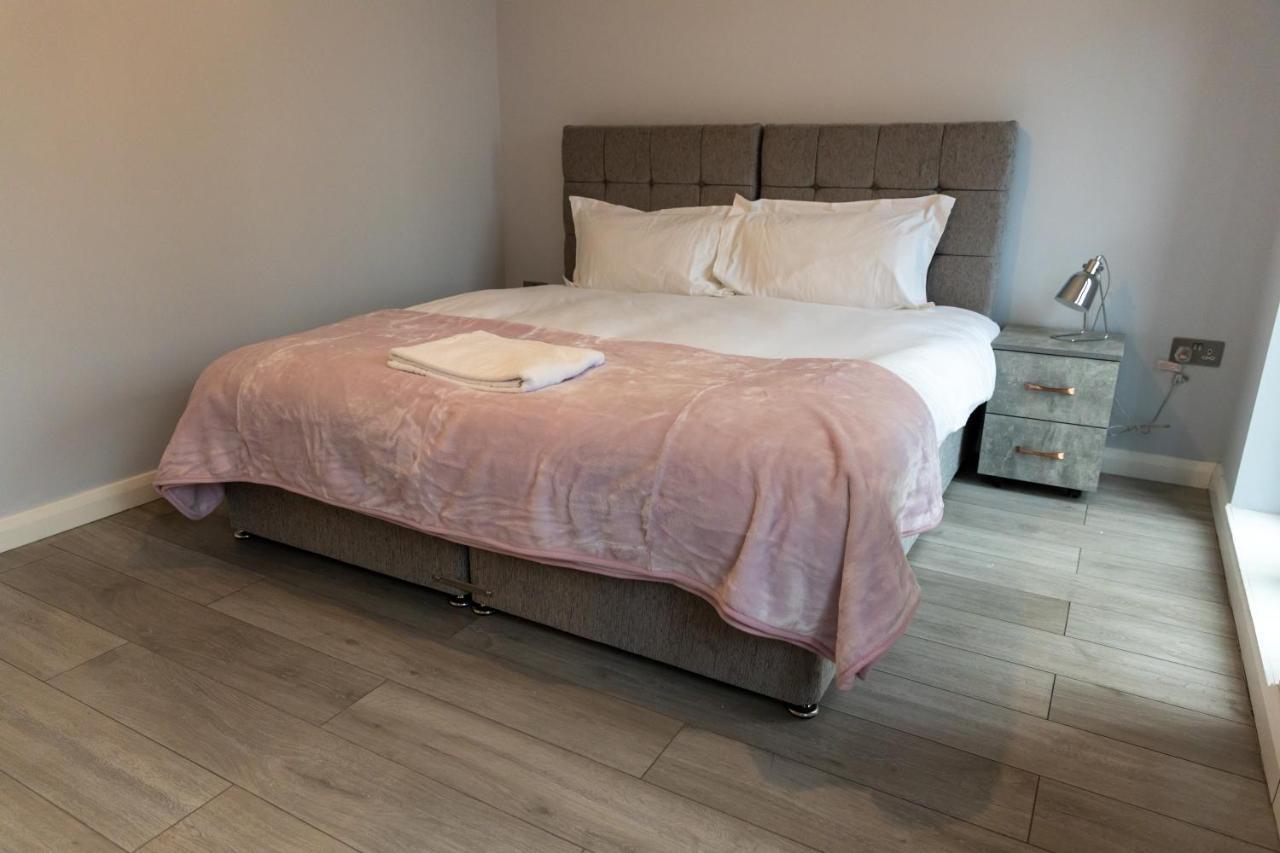 Zen Quality Flats: Cozy Heathrow Accommodations Hounslow Exterior photo