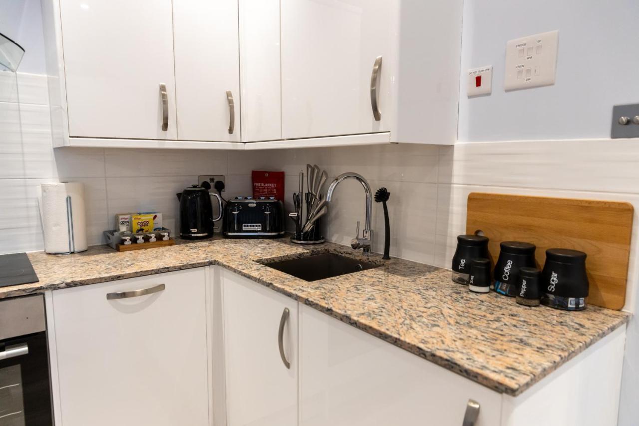 Zen Quality Flats: Cozy Heathrow Accommodations Hounslow Exterior photo